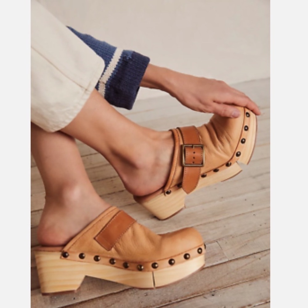 Free People Culver City Clogs Size EU 39 Leather Camel/Taupe Shoes Wooden